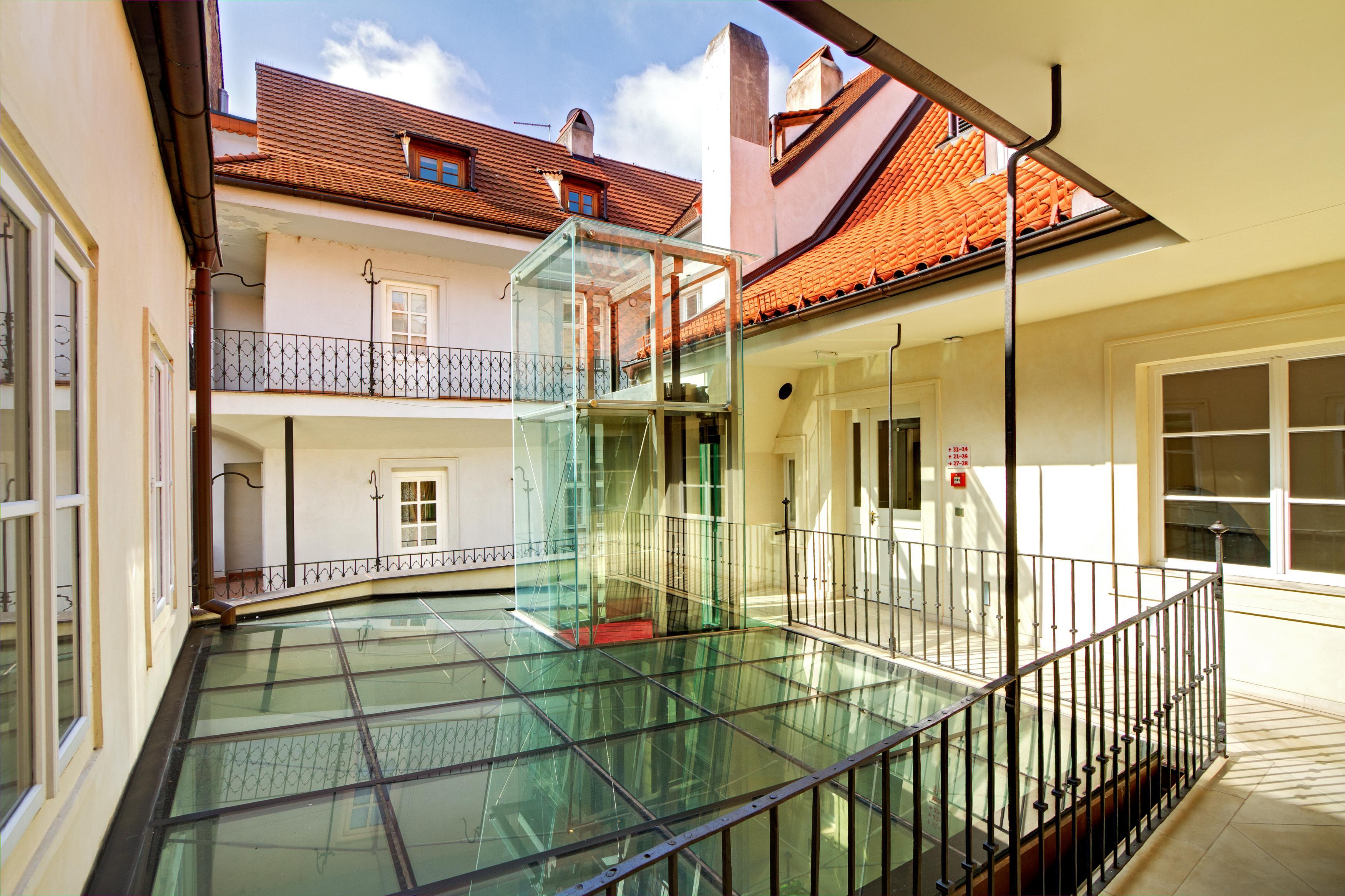 فندق ثري ستوركس براغ المظهر الخارجي الصورة The courtyard of the museum