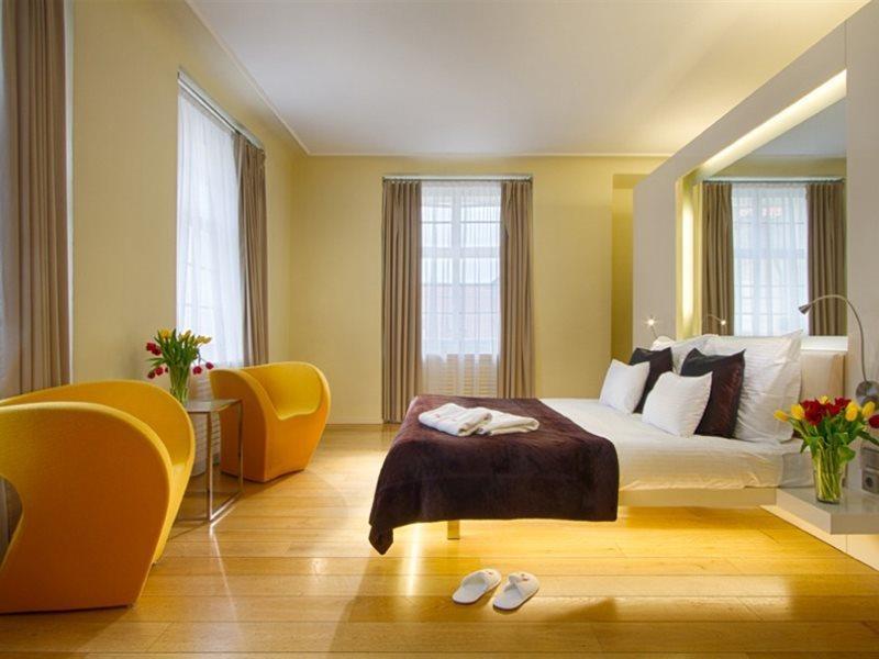 فندق ثري ستوركس براغ المظهر الخارجي الصورة A room at the Hotel Axelmannstein