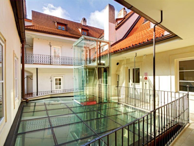 فندق ثري ستوركس براغ المظهر الخارجي الصورة The glass floor